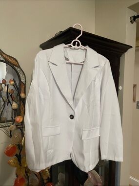 New Tailored White Single-Button Blazer for Women size medium
